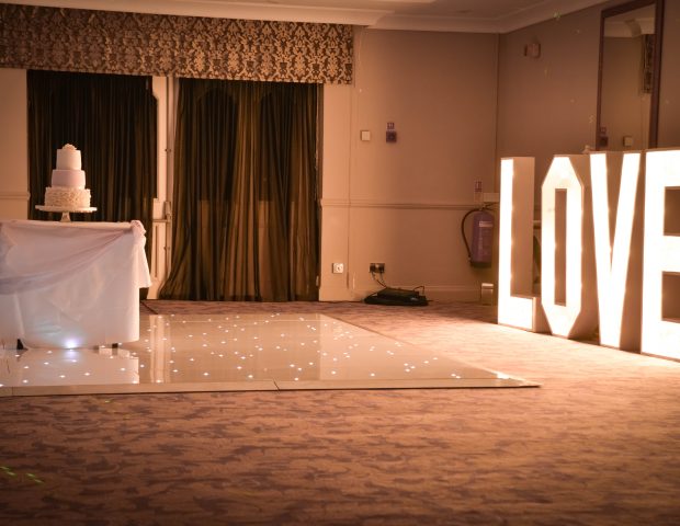 wedding photography, buckinghamshire, Bershire, High Wycombe, Amersham, Beaconsfield, waddesdon manor, wedding, bride and groom.